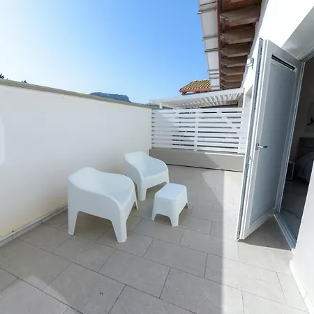 Corleone Guesthouse 3*